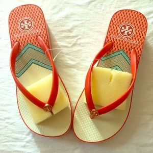 🔥 NWT Tory Burch Wedge flip flops 🔥